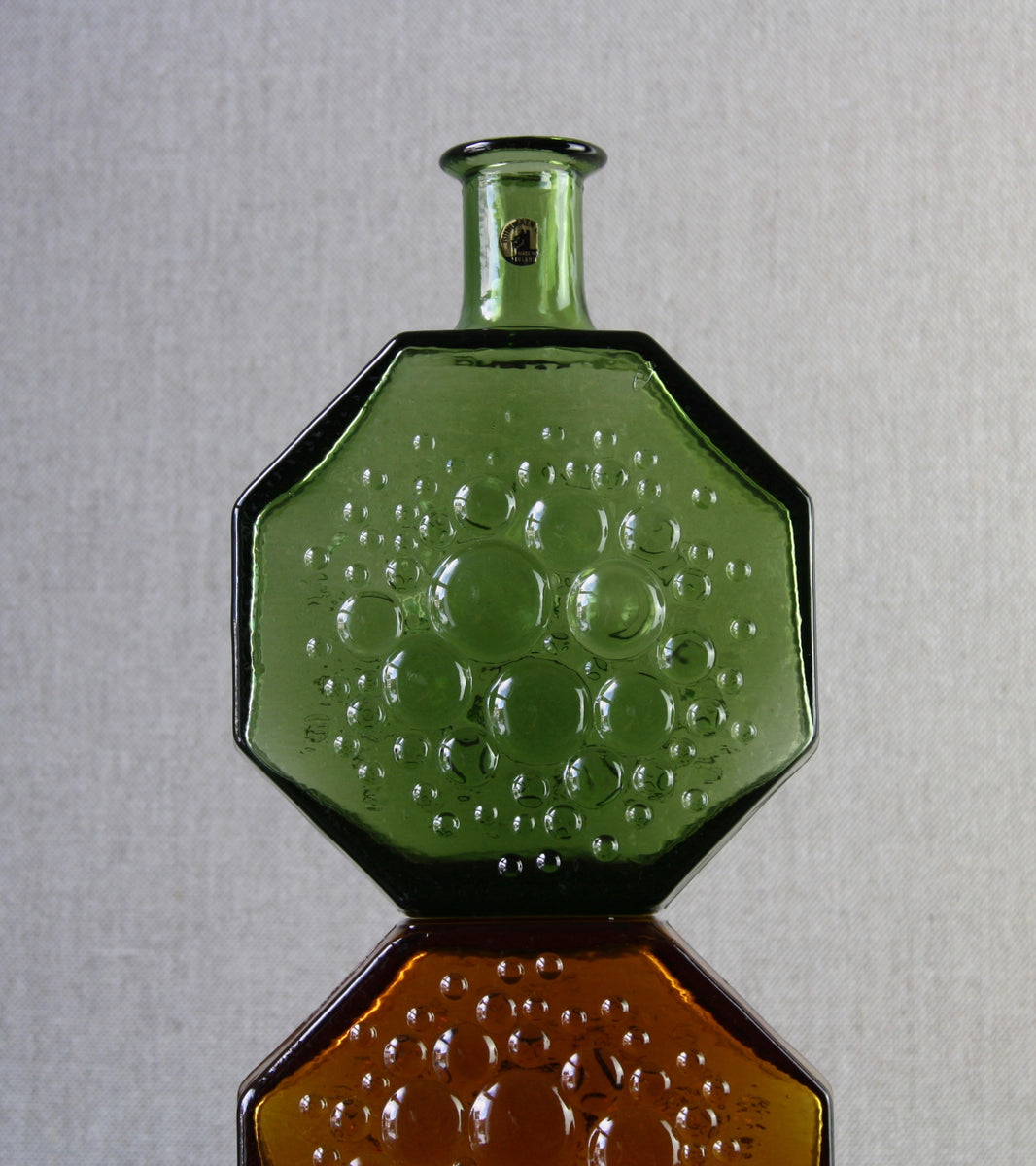 Poplar Green Model 1720 "Stella Polaris" Vase / Nanny Still, 1967