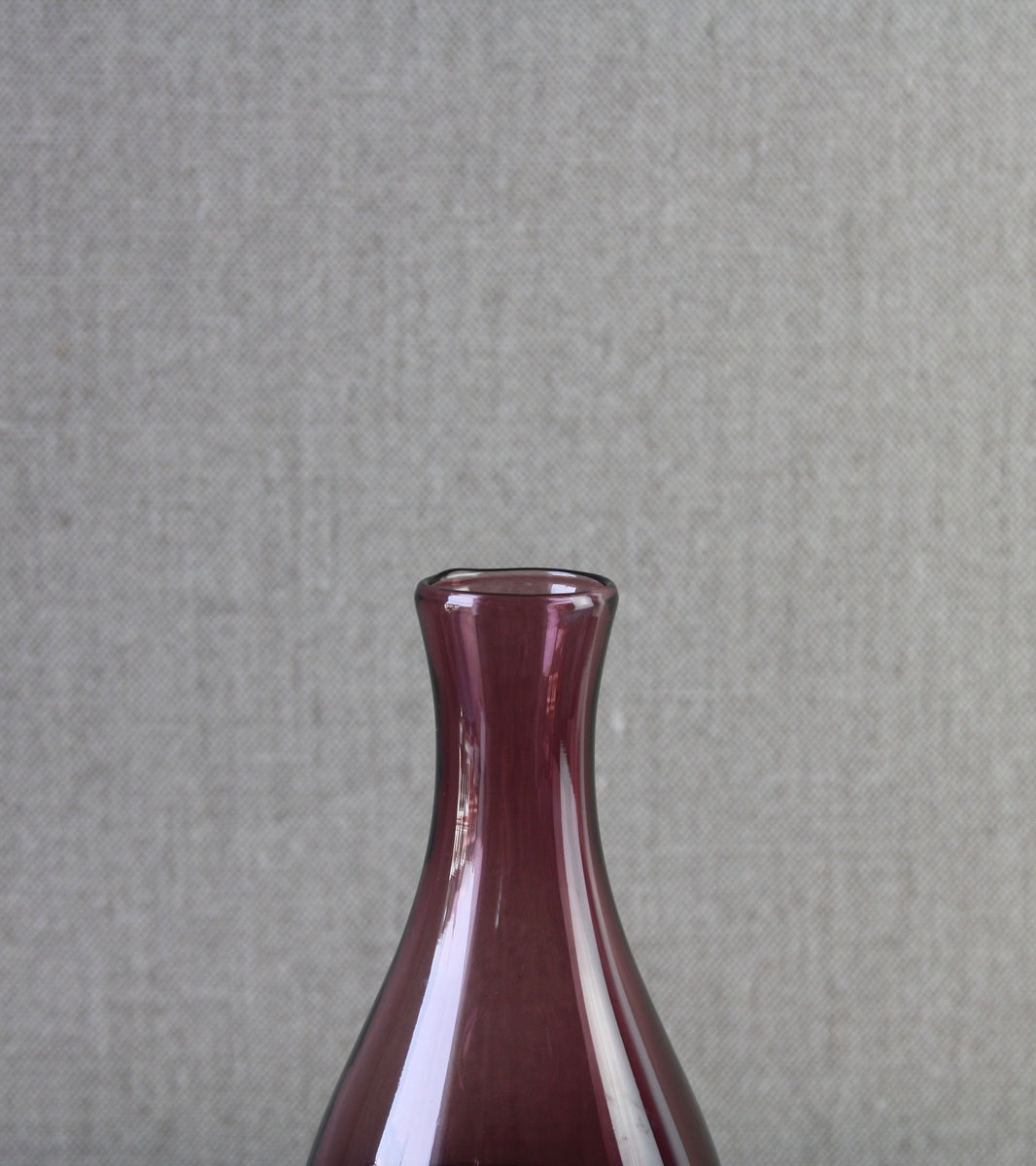 Aubergine 'Bud' Vase Tamara / Aladin, C. 1970