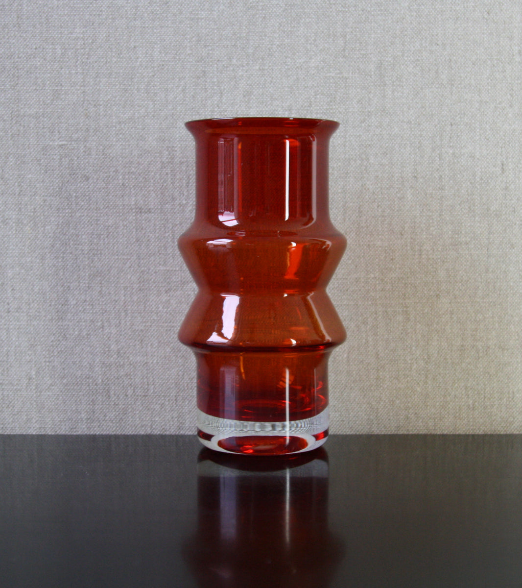 Dark Red Model 1519 "Tuulikki" Vase / Tamara Aladin, 1971