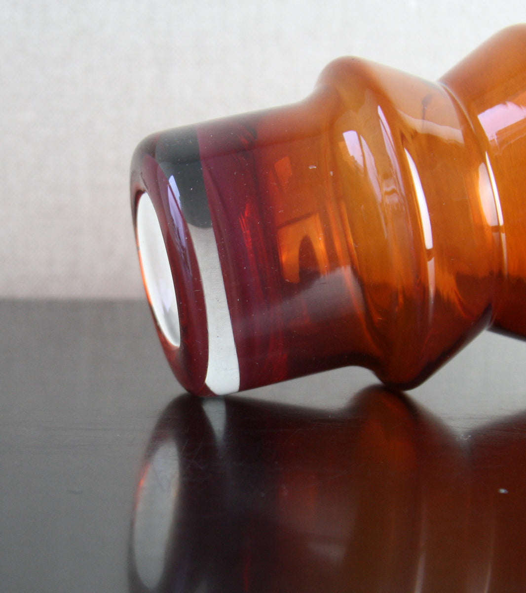 Dark Red Model 1519 "Tuulikki" Vase / Tamara Aladin, 1971