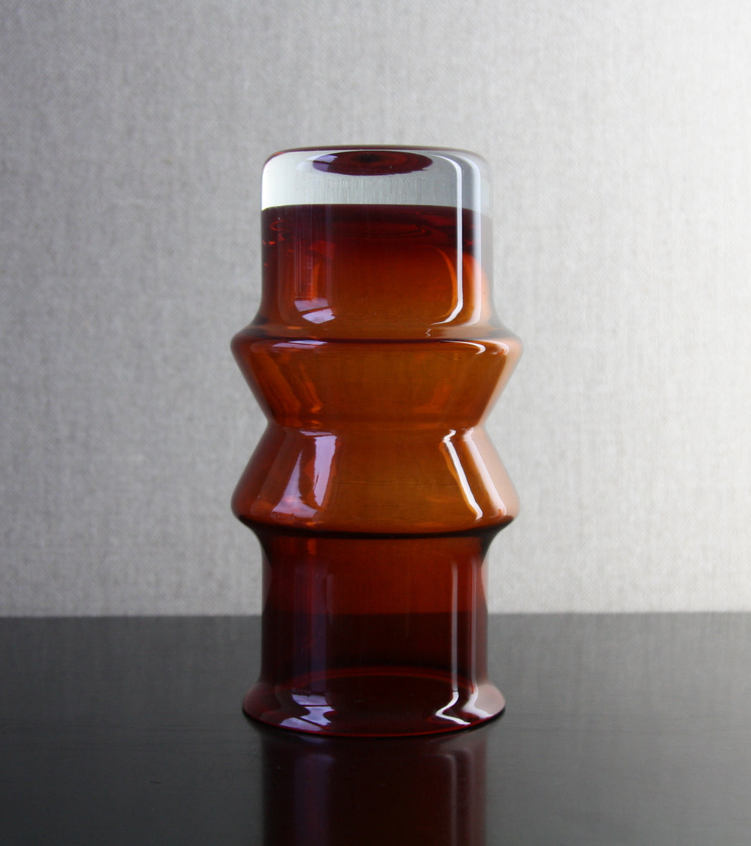 Dark Red Model 1519 "Tuulikki" Vase / Tamara Aladin, 1971