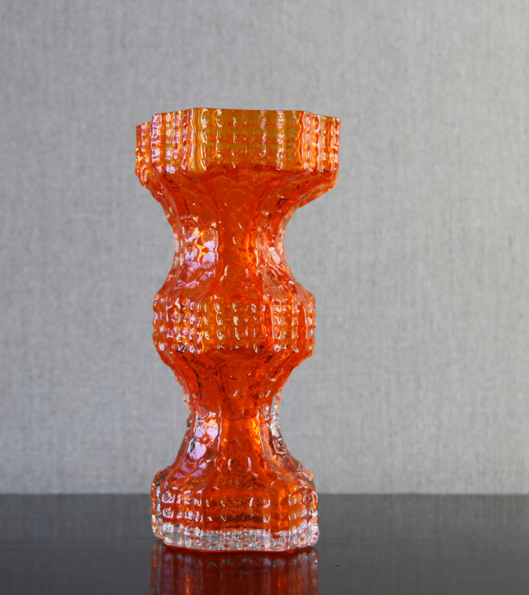 Orange Model 1419 "Fenomena" Vase / Nanny Still, 1967