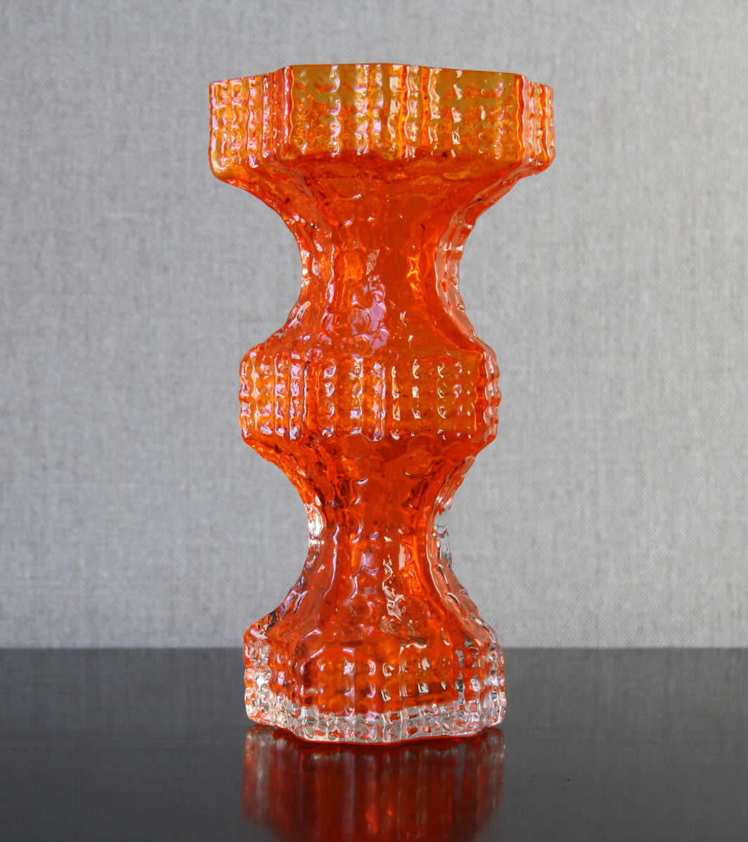 Orange Model 1419 "Fenomena" Vase / Nanny Still, 1967