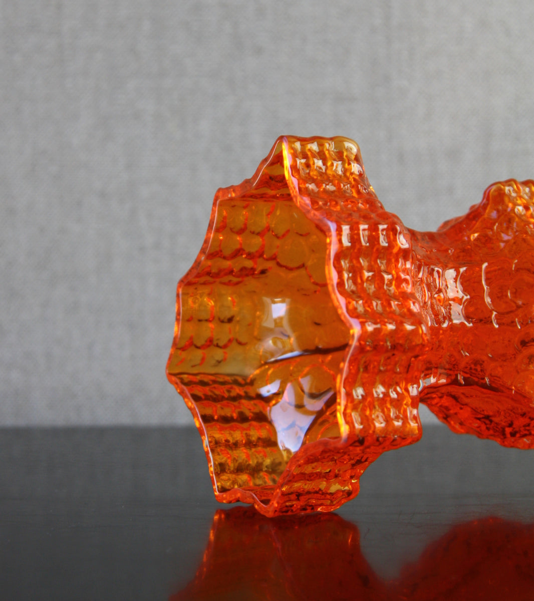 Orange Model 1419 "Fenomena" Vase / Nanny Still, 1967