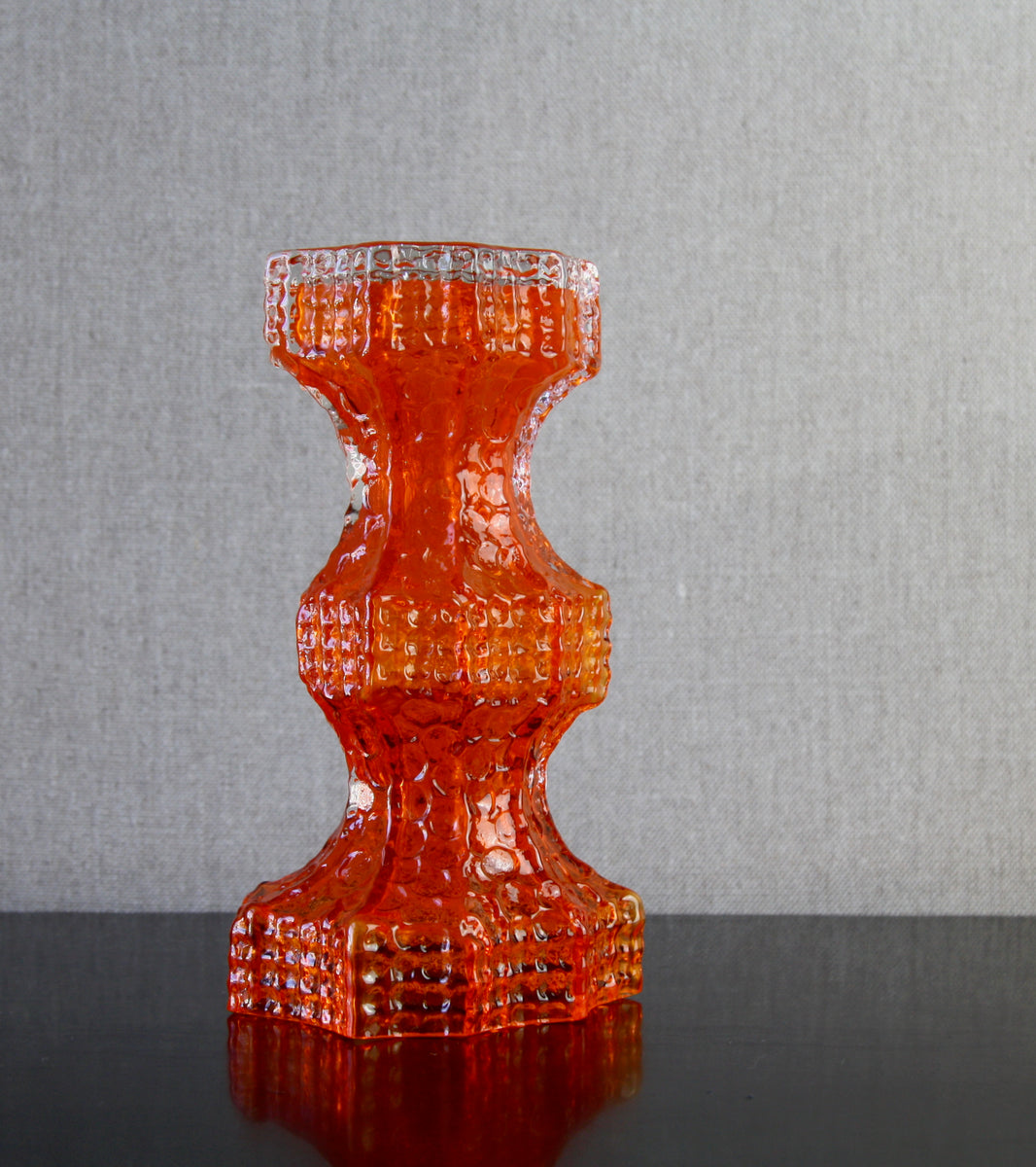 Orange Model 1419 "Fenomena" Vase / Nanny Still, 1967