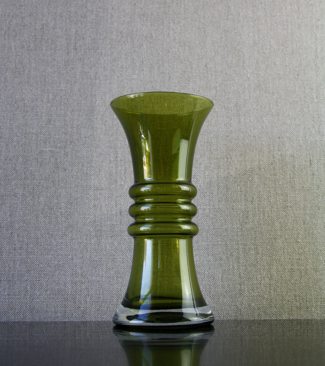 Olive Green Model 1565 "Kielo" Vase / Tamara Aladin, 1974