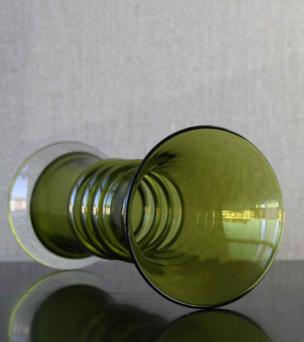 Olive Green Model 1565 "Kielo" Vase / Tamara Aladin, 1974