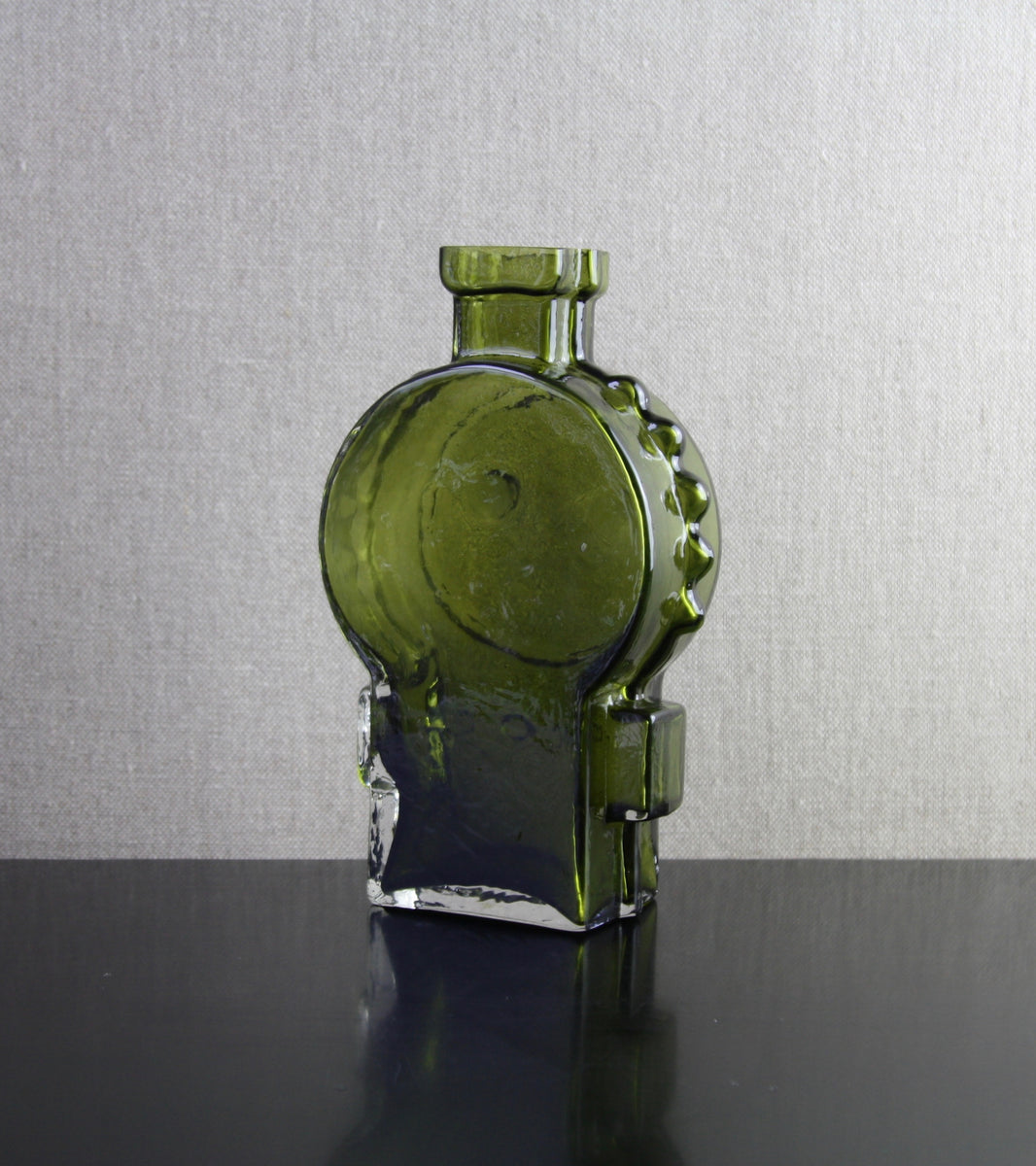 Olive Green Model 1309 "Ahkeraliisa" Vase / Helena Tynell, 1968