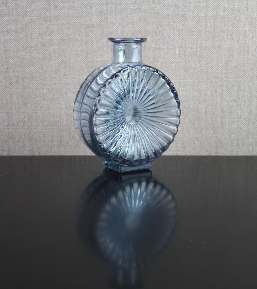 Neodymium Violet Model 1394 "Aurinko" (Sun) Bottle Vase / Helena Tynell, 1964