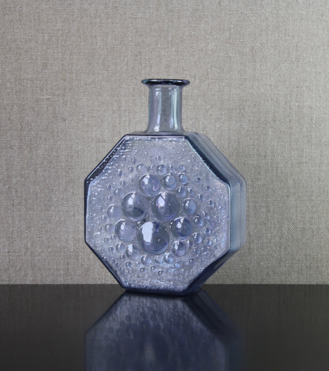 Neodymium Violet Model 1720 "Stella Polaris" Vase / Nanny Still, 1967
