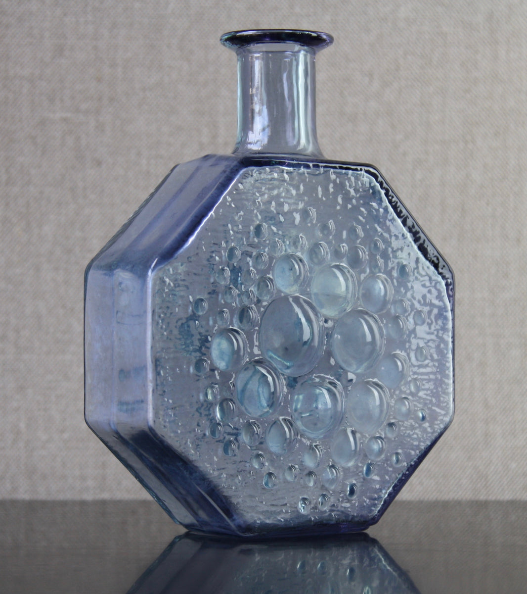 Neodymium Violet Model 1720 "Stella Polaris" Vase / Nanny Still, 1967