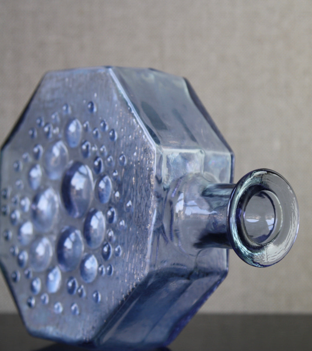 Neodymium Violet Model 1720 "Stella Polaris" Vase / Nanny Still, 1967