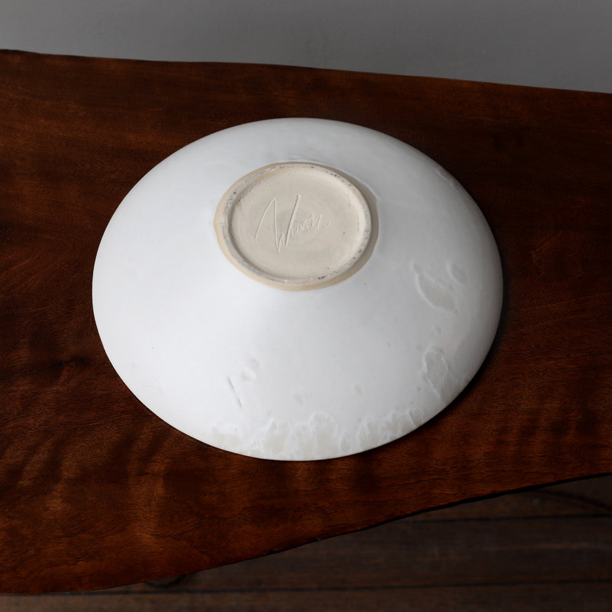 Large flat-out bowl by Kasper Würtz, featuring an ivory ‘Shape 11’ glaze. Handcrafted with Würtz’s signature Nordic craftsmanship, this elegant ceramic piece showcases a soft, refined design. Available at Sigmar London.