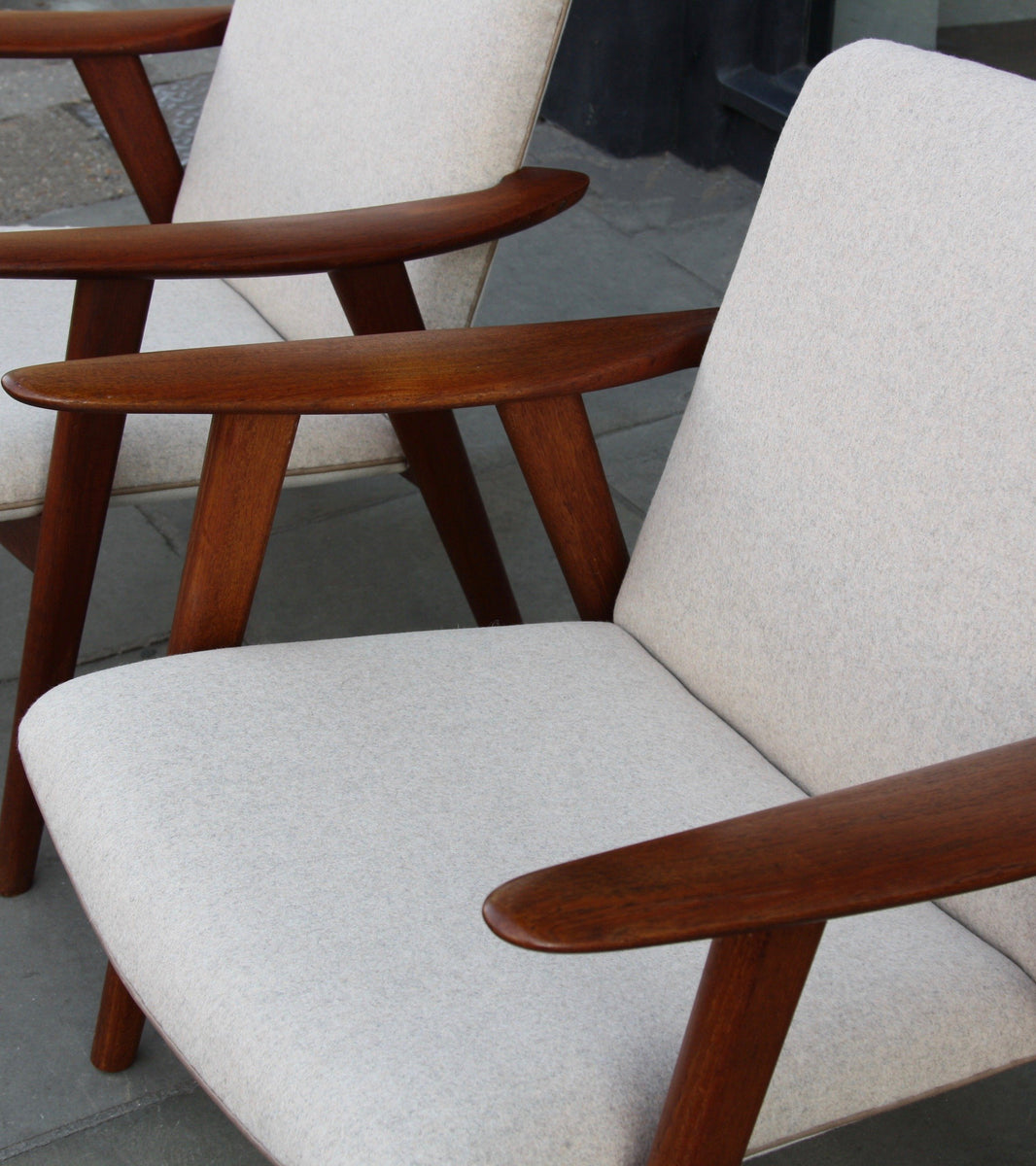 Pair of Armchairs / JH-517 / H. Wegner & J. Hansen