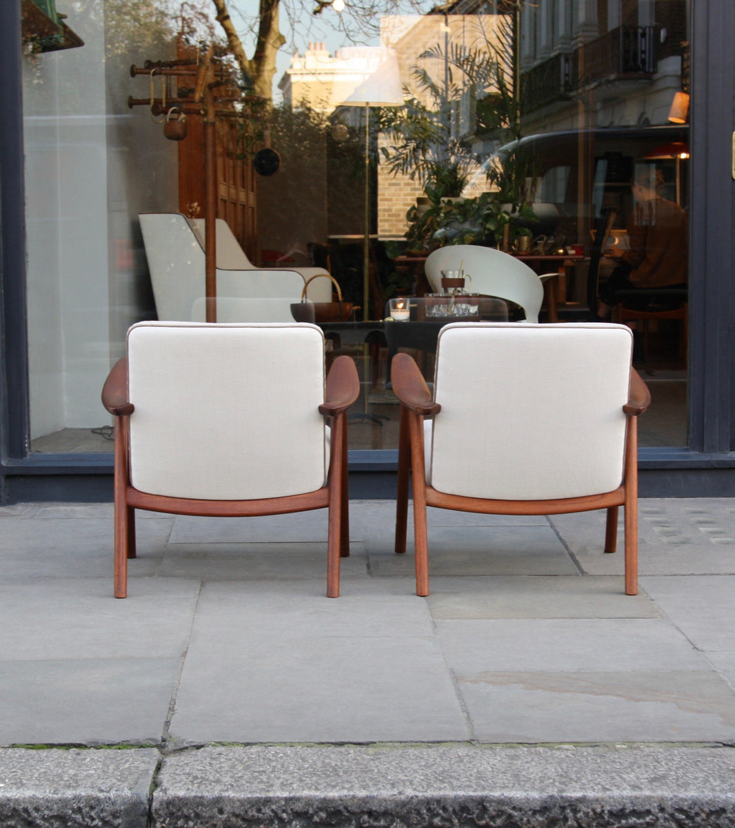 Pair of Armchairs / JH-517 / H. Wegner & J. Hansen