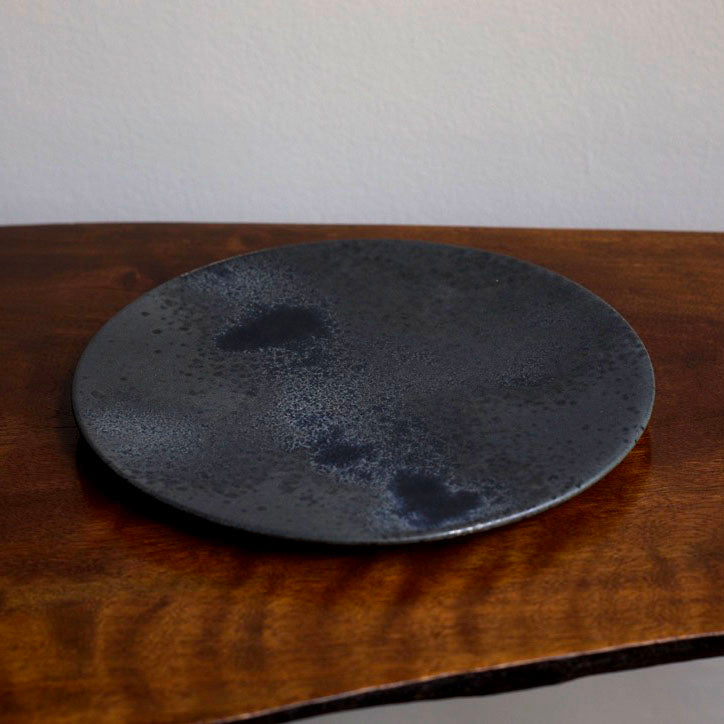 Medium Flat Plate / Black / Shape #5, Glaze E