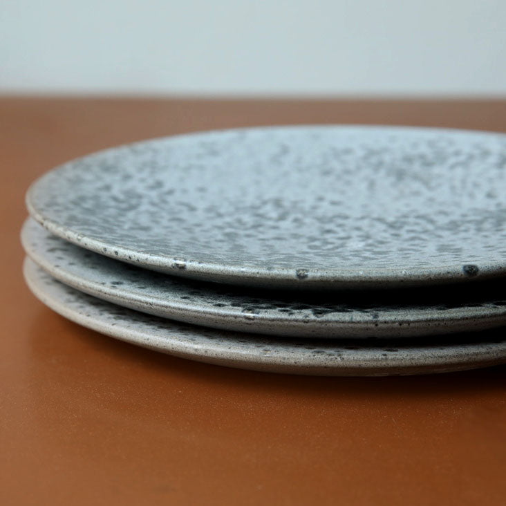 Medium Flat Plate / Grey / Shape #5, Glaze G