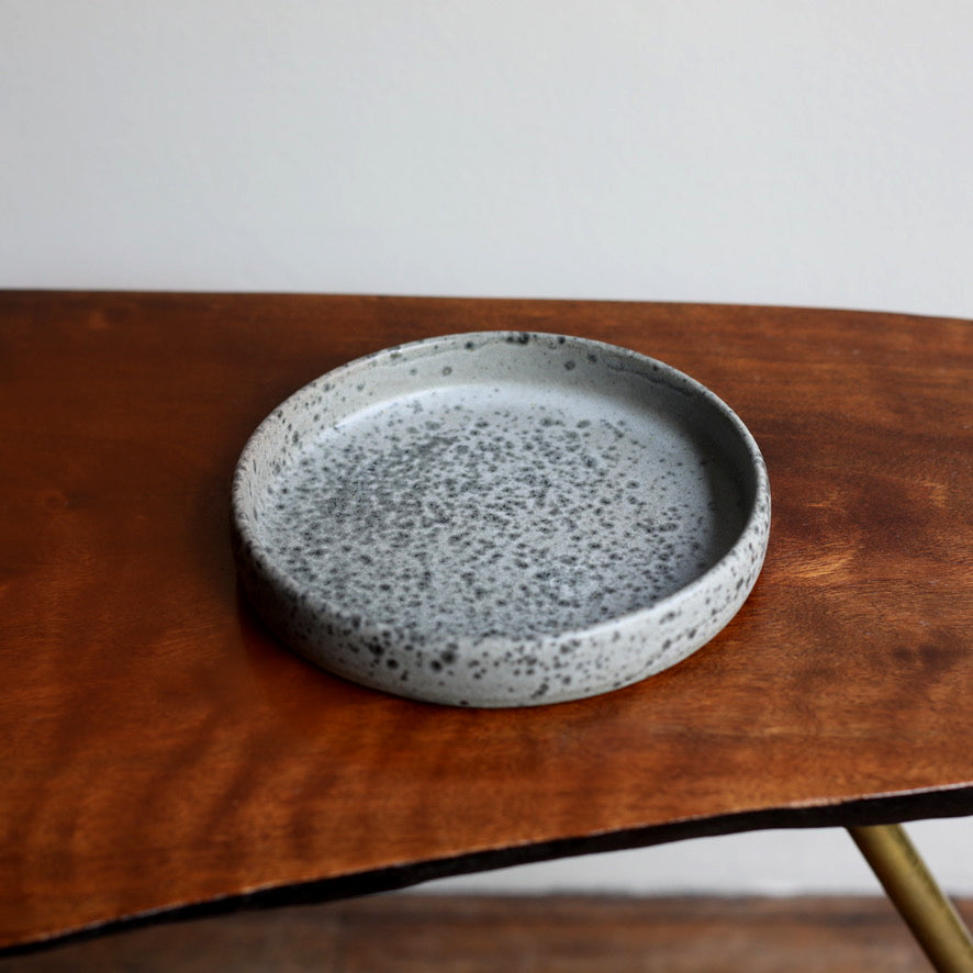 Medium Rimmed Plate / Grey / Shape #4, Glaze G