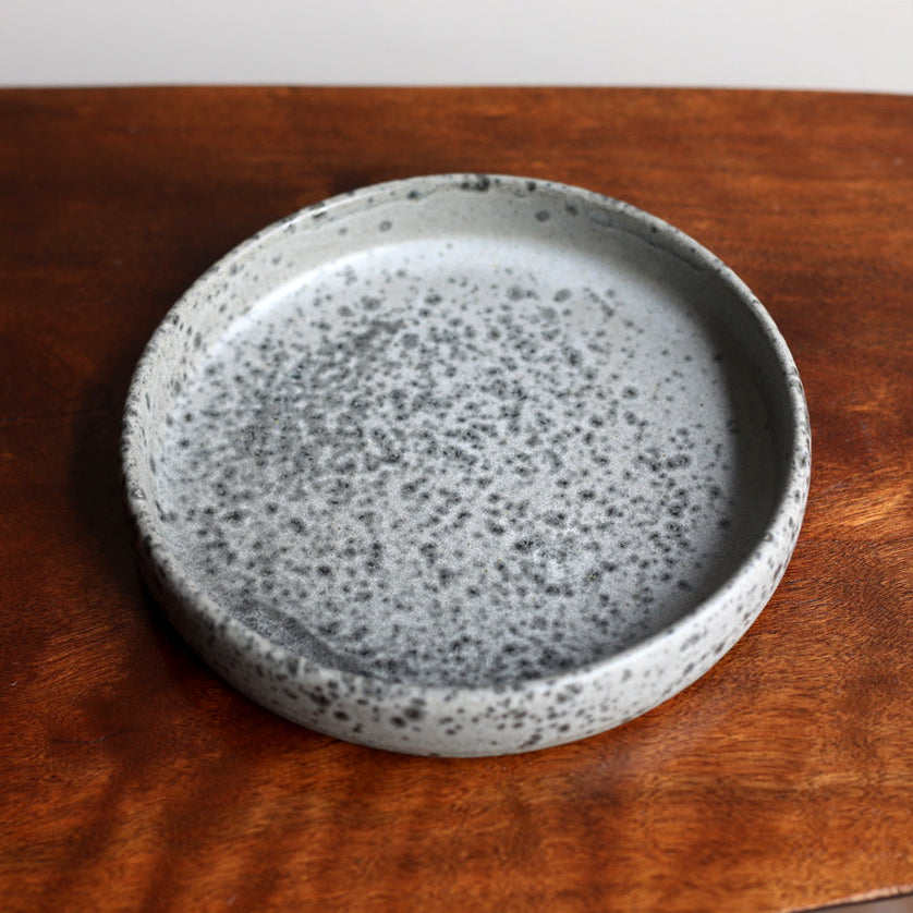 Medium Rimmed Plate / Grey / Shape #4, Glaze G