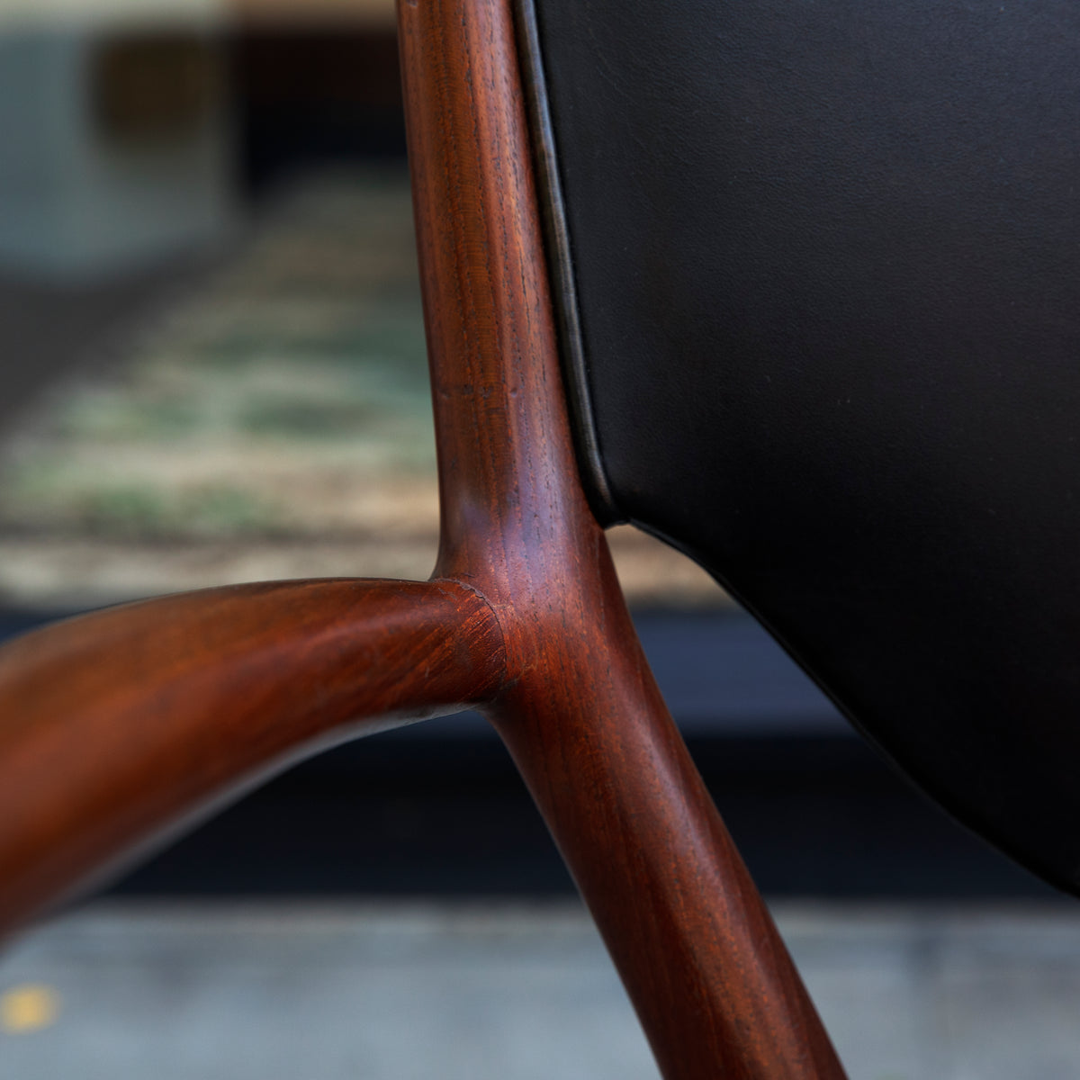 NV46 Armchair / Finn Juhl