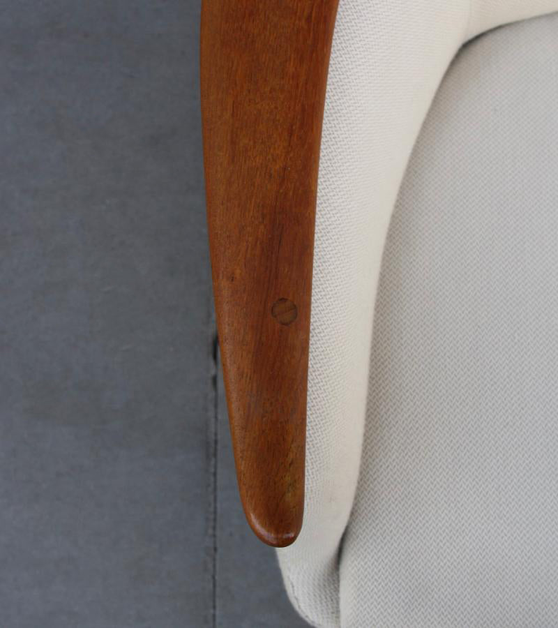 NV53 Two Seat Sofa / Finn Juhl