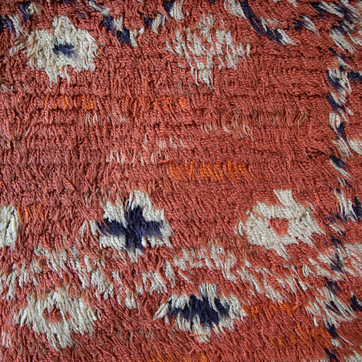 Röda slingan (Red Loop) / Knotted Rya Rug / Märta Måås-Fjetterström