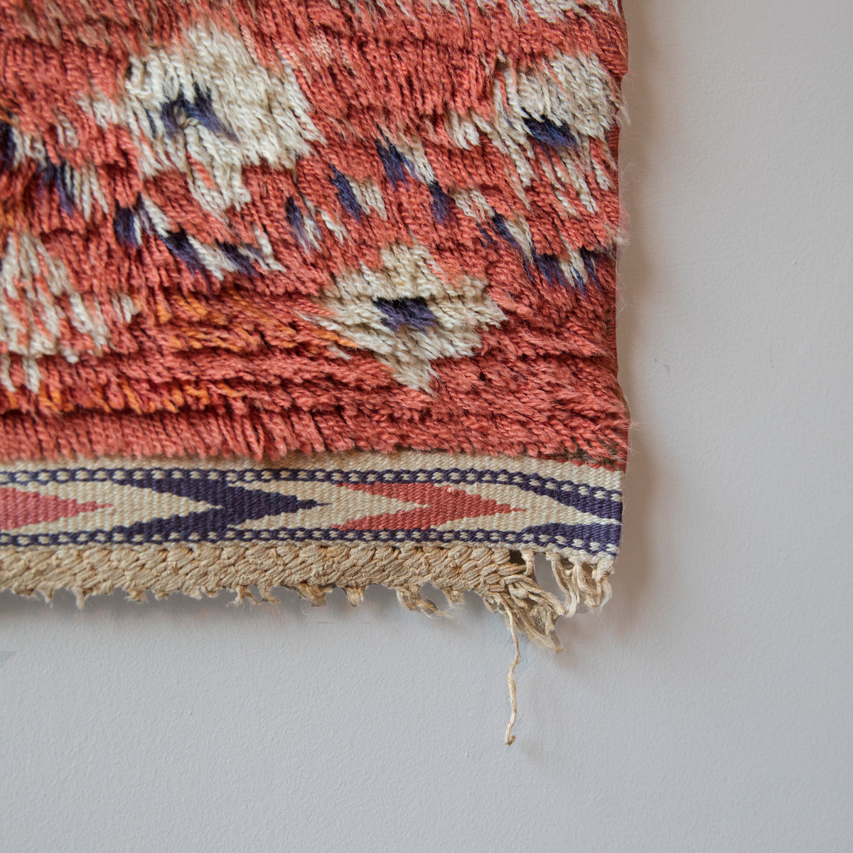 Röda slingan (Red Loop) / Knotted Rya Rug / Märta Måås-Fjetterström