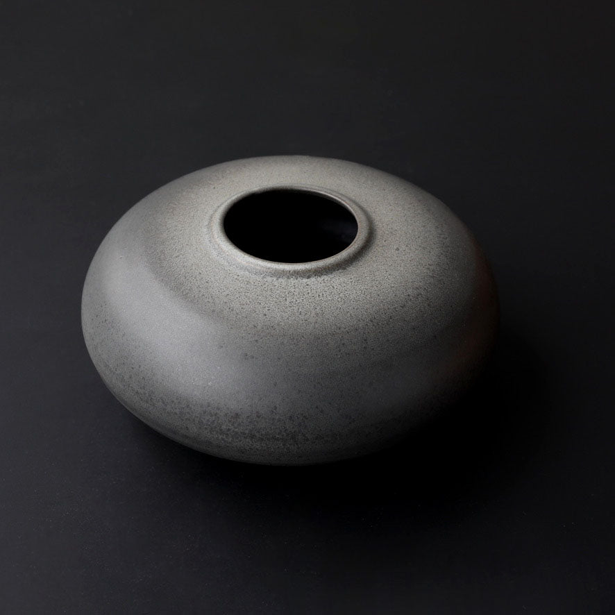 Squat Gundiga Shaped Pot / Grey Dégradé Glaze