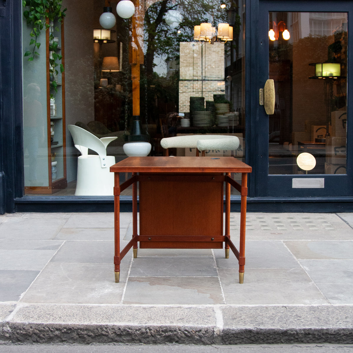 Pine & Brass Rødby Rådhus Desk / Ebbe & Karen Clemmensen, 1953 – Sigmar ...