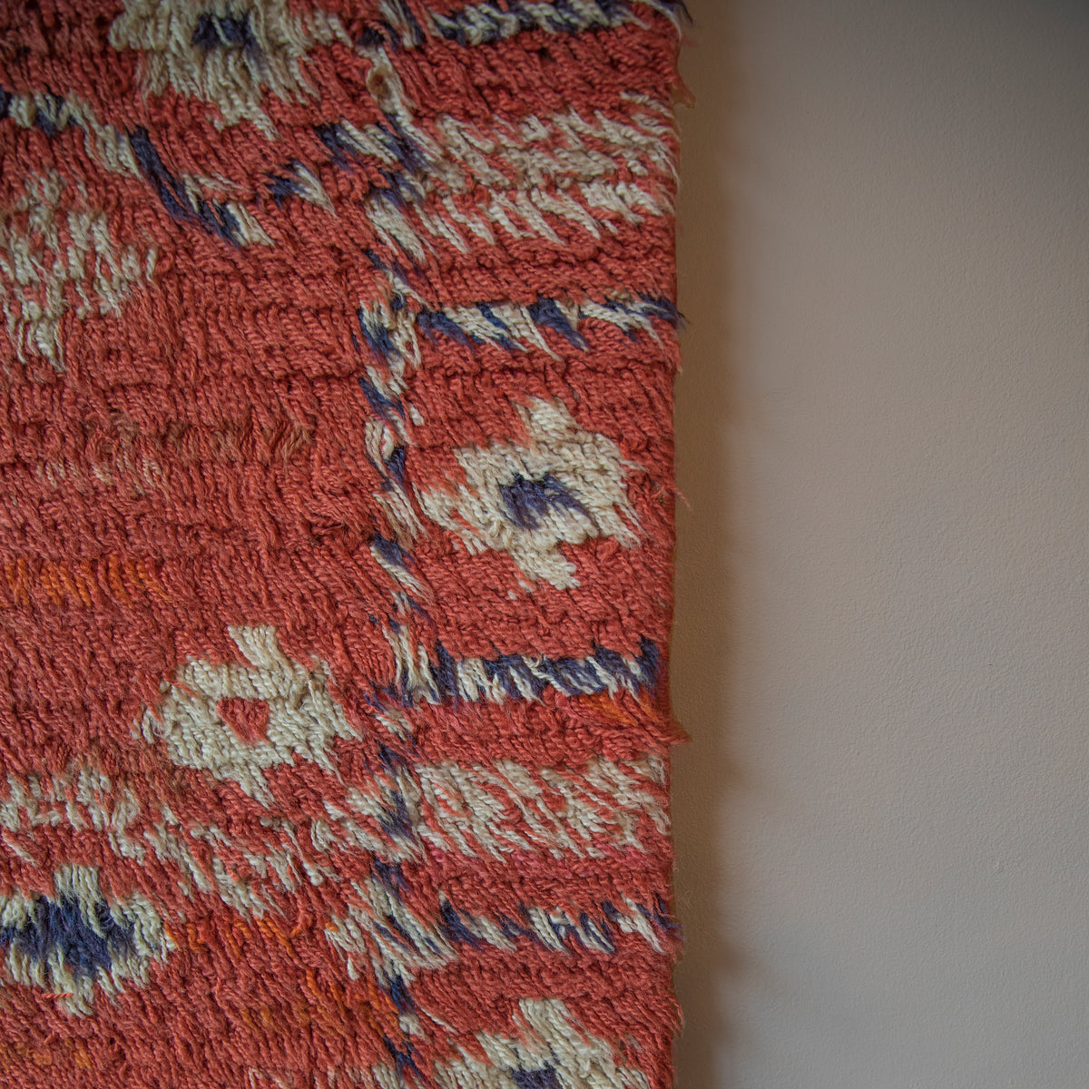 Röda slingan (Red Loop) / Knotted Rya Rug / Märta Måås-Fjetterström