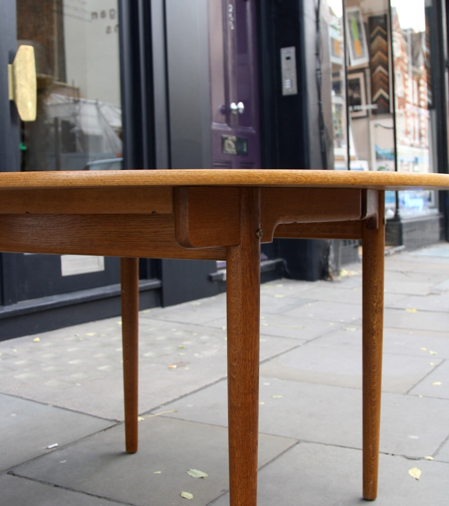 AT 329 Dining Table Hans Wegner - Image 3