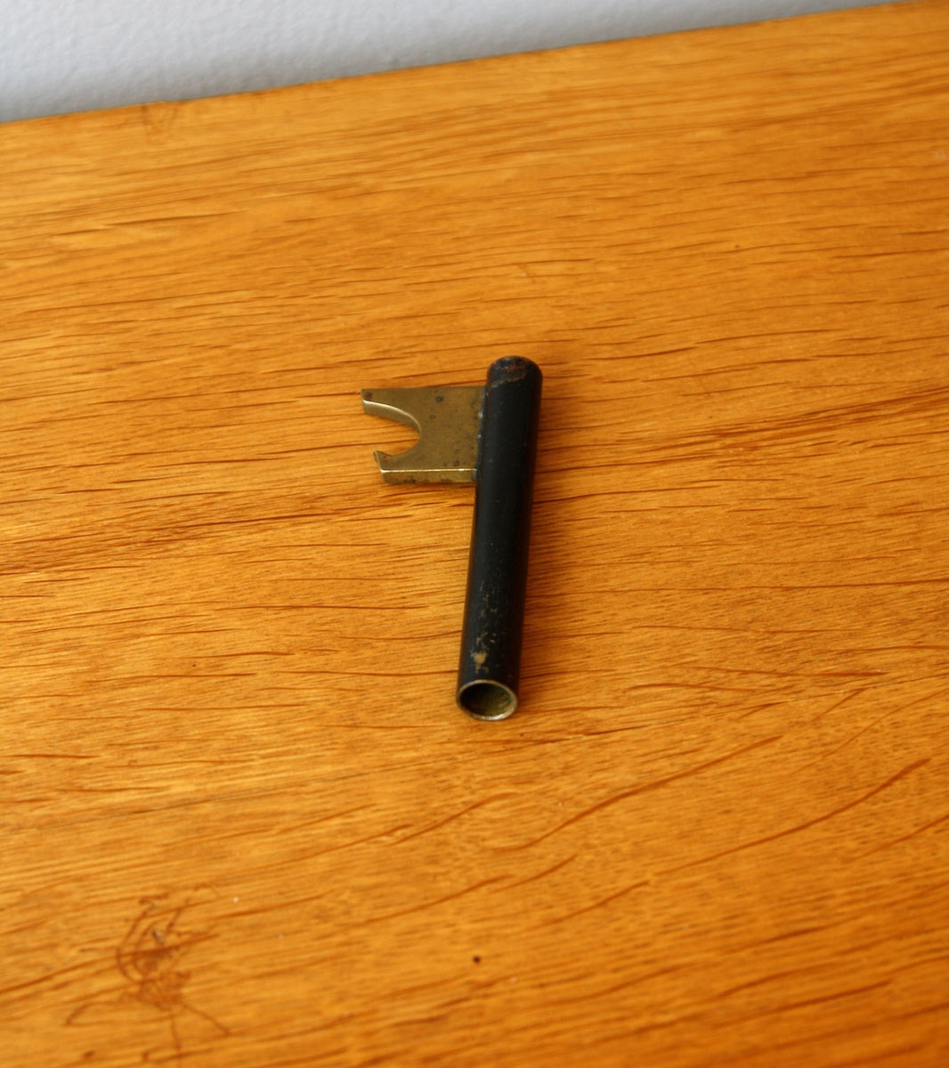 Black and Brass Key Corkscrew by Carl Auböck - Image 3
