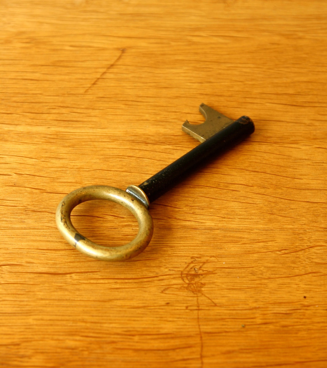 Black and Brass Key Corkscrew by Carl Auböck - Image 4