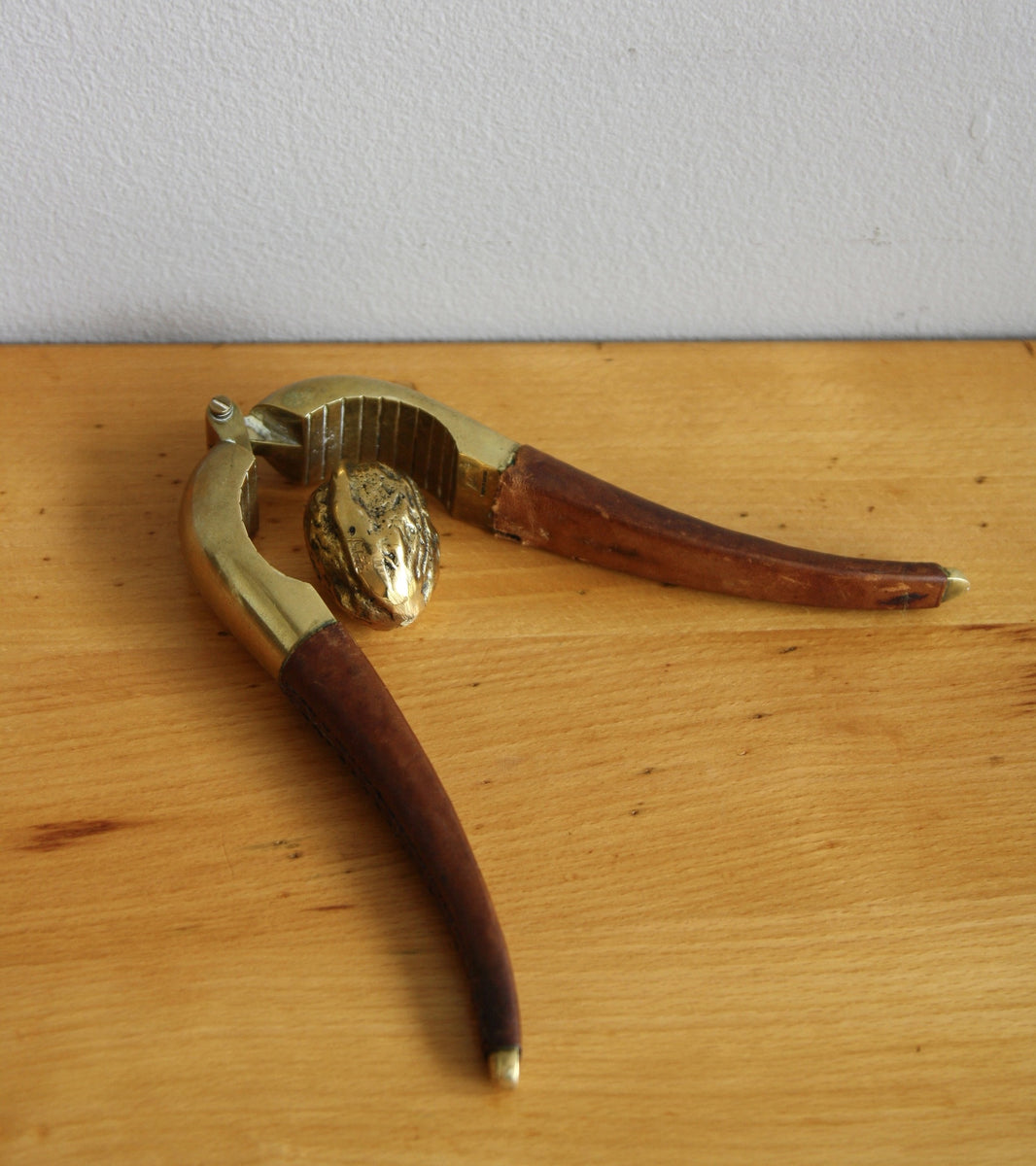Brass & Leather Nutcracker Carl Auböck - Image 3