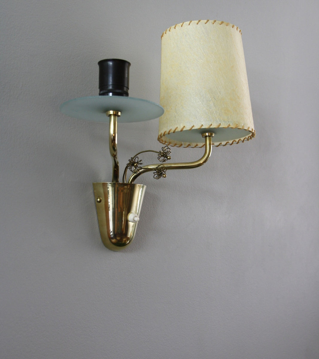 Brass Wall Light with Flowers Paavo Tynell - Image 5