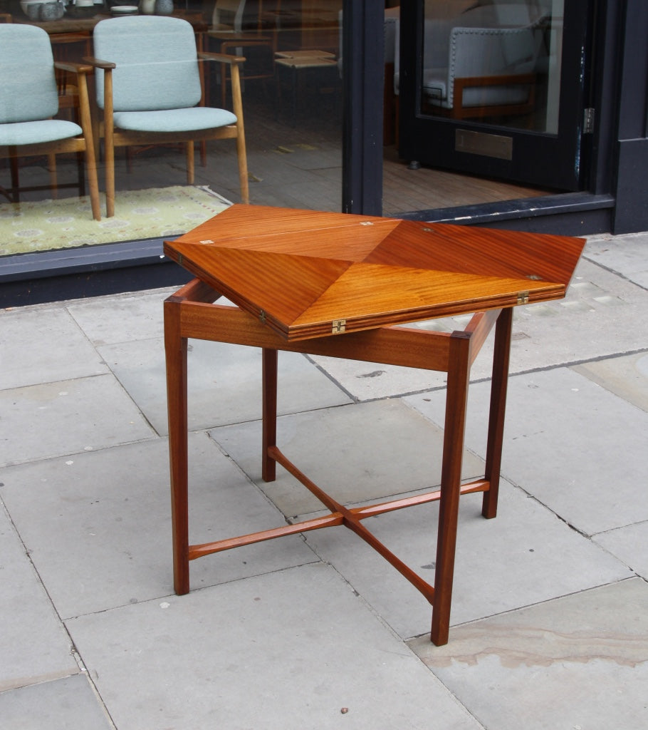 Card Table no.5042 & Four Chairs no.7214 Kaare Klint - Image 15
