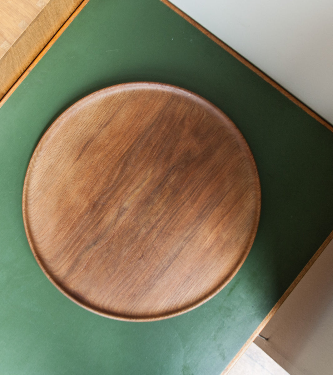 Full view of Circular Rimmed Tray Carl Auböck - Image 4