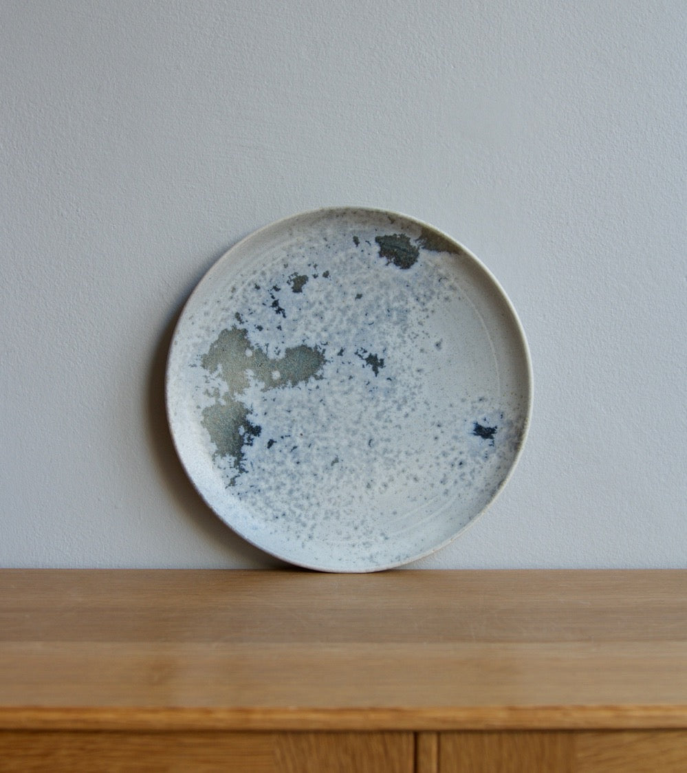 Custom Lipped Medium Plate White & Soft Blue Glaze Kapser Würtz - Image 4