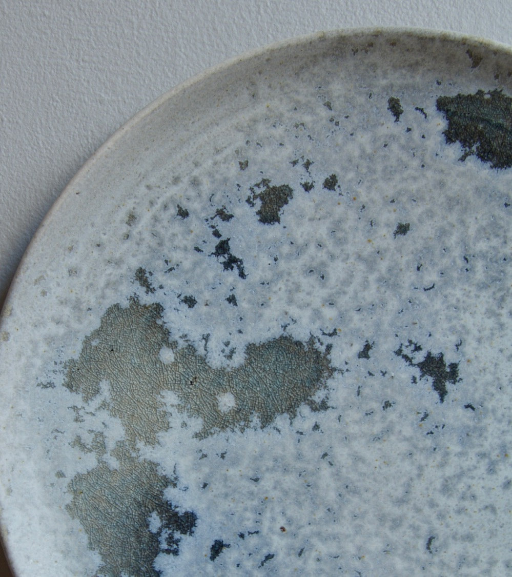 Custom Lipped Medium Plate White & Soft Blue Glaze Kapser Würtz - Image 5