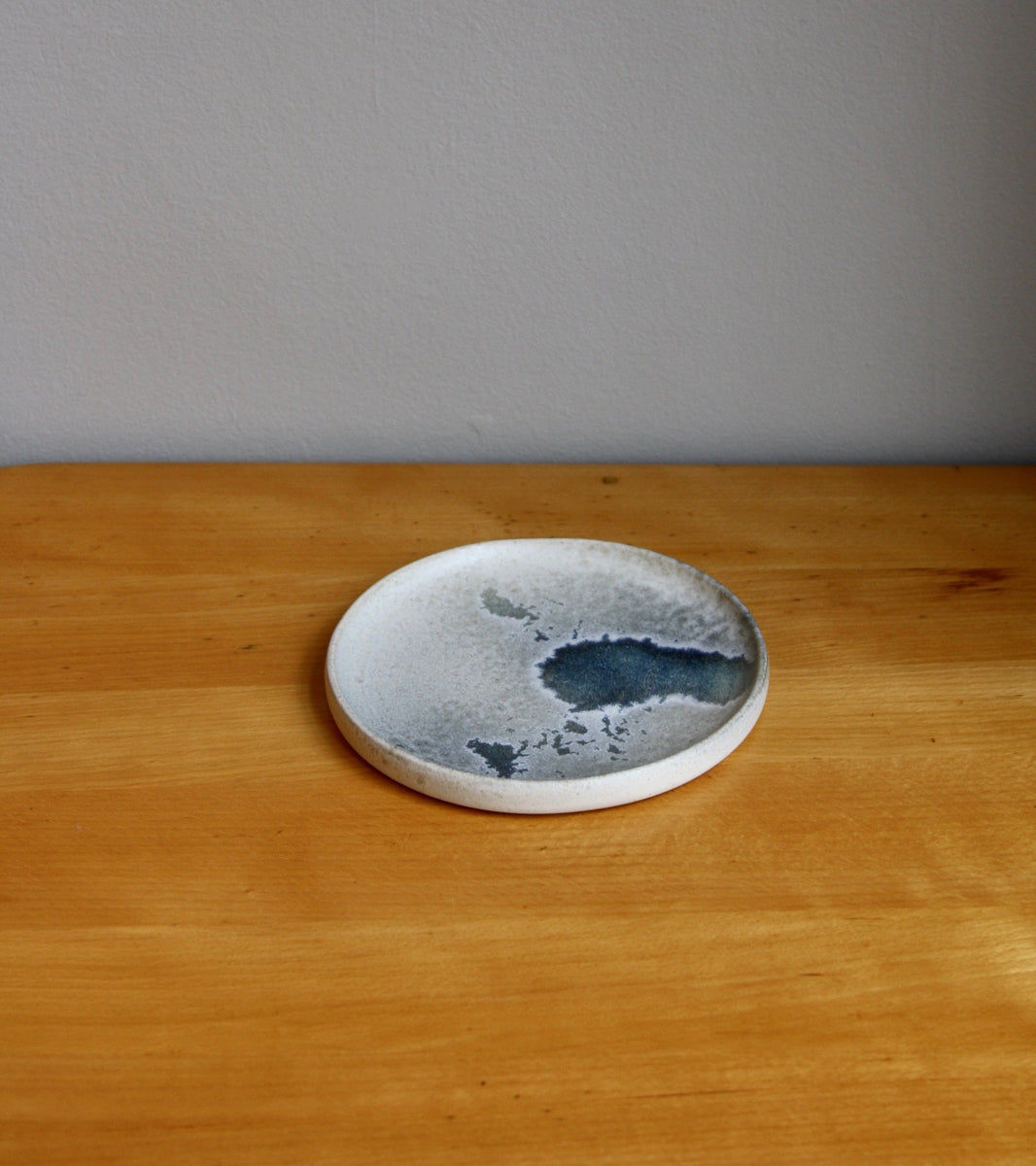 Custom-made Rimmed PlateWhite and Soft Blue Glaze Kasper Würtz - Image 11