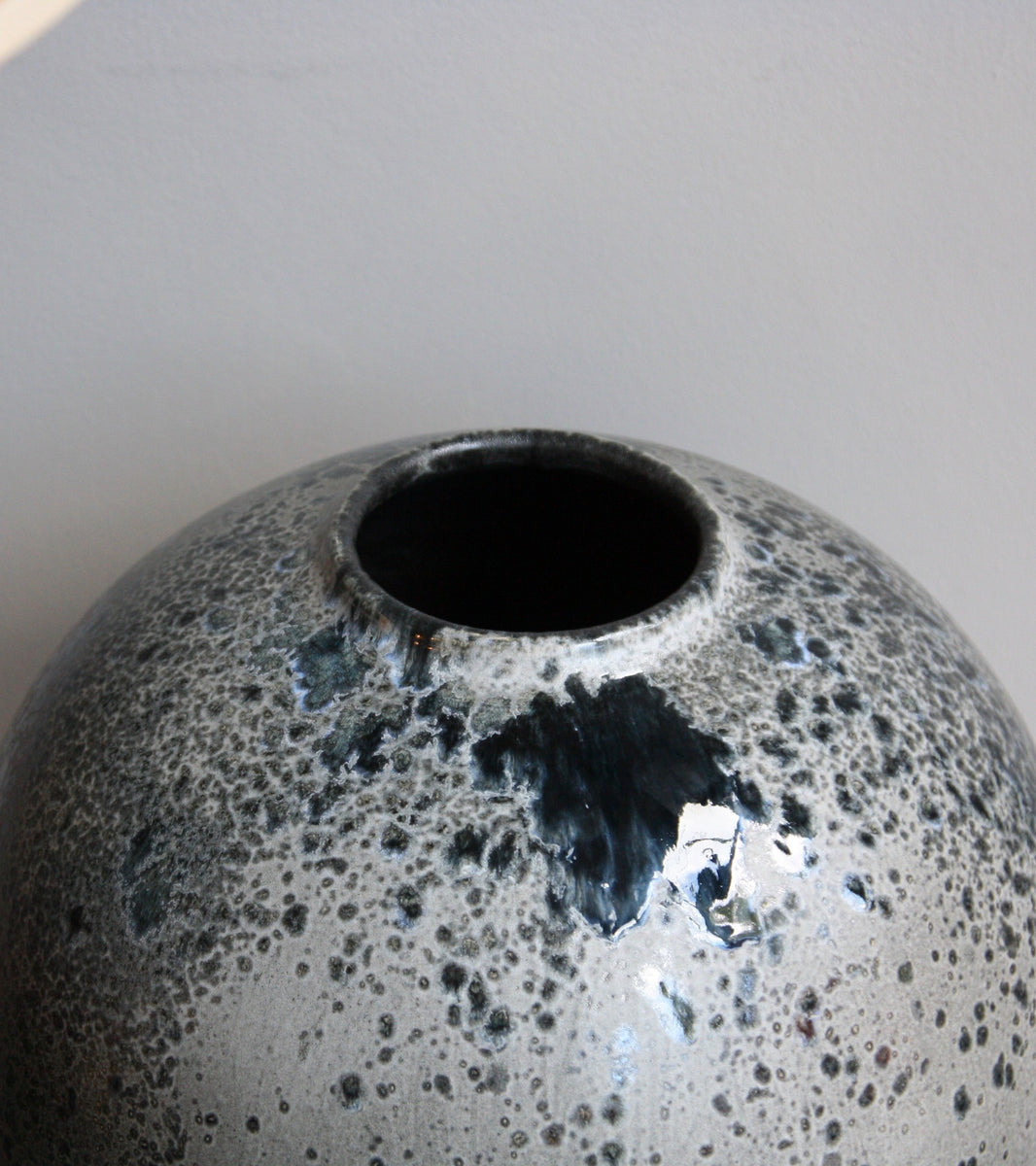 Huge One Off Rotund VaseBlack Glaze  Kasper Würtz - Image 10