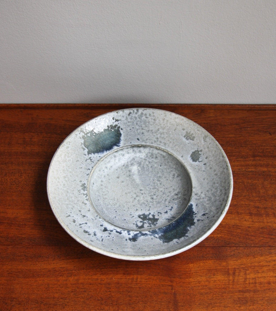 Large Flat Out Bowl 11White & Soft Blue Glaze Kasper Würtz - Image 3