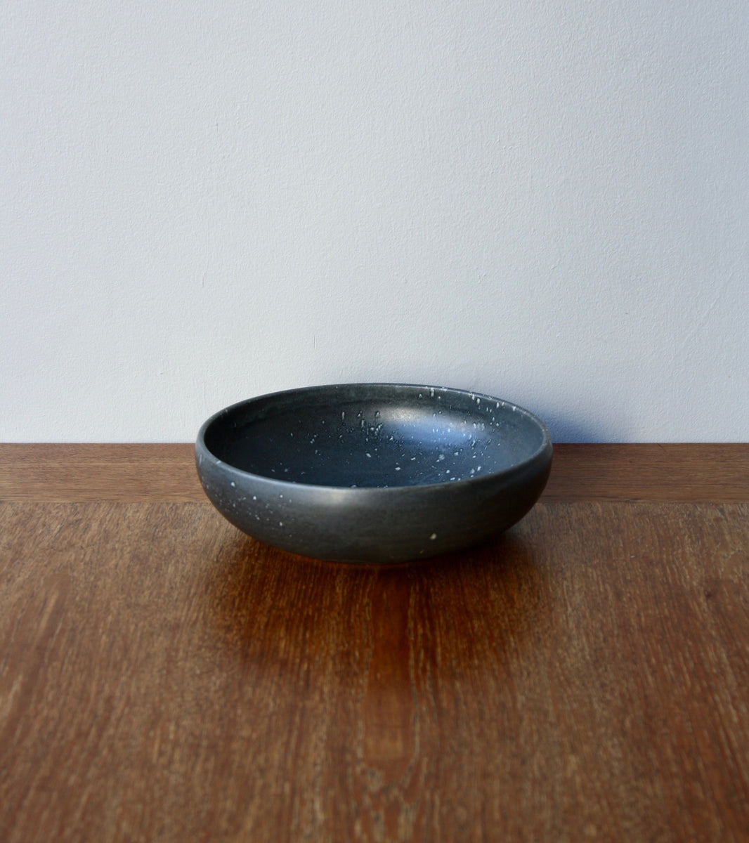 Large Shallow Bowl 13Black & White Glaze Kasper Würtz - Image 5
