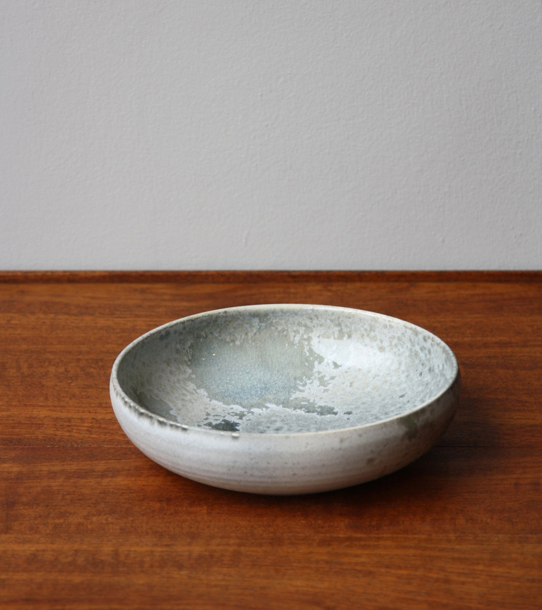 Large Shallow Bowl 13White & Soft Blue Glaze Kasper Würtz - Image 9
