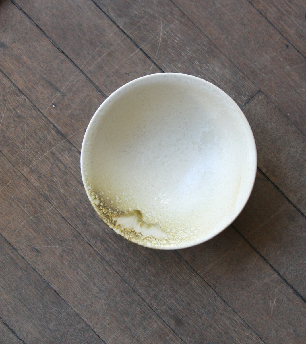 Medium Flat Out Bowl White and Yellow Glaze Kasper Würtz - Image 4