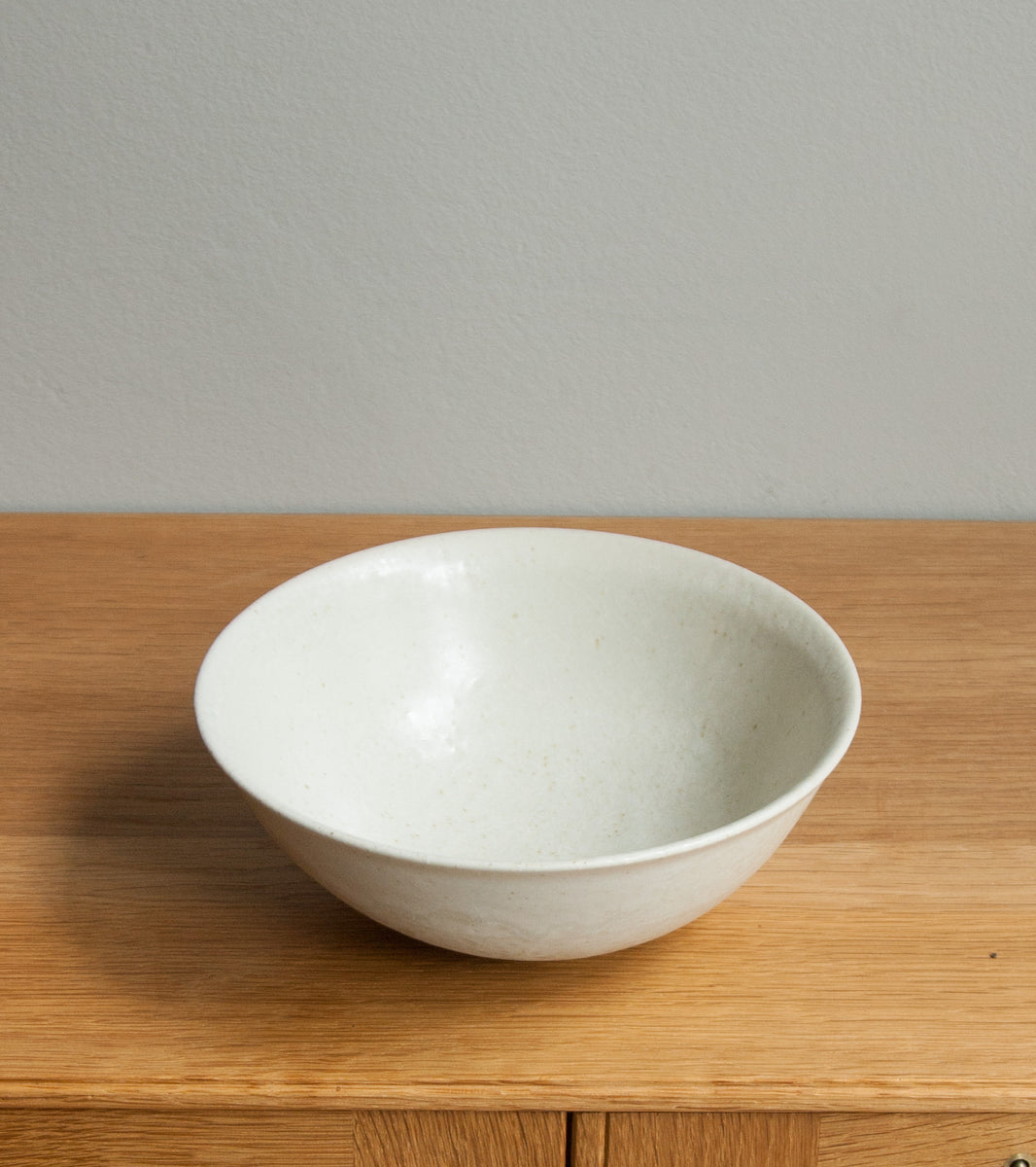 Medium Flat Out Bowl White Glaze Kasper Würtz - Image 1