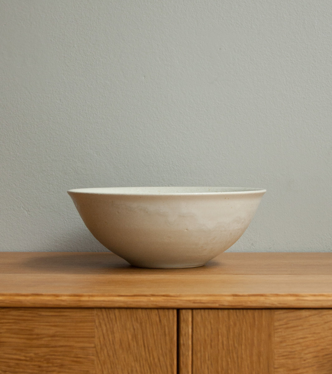 Medium Flat Out Bowl White Glaze Kasper Würtz - Image 4