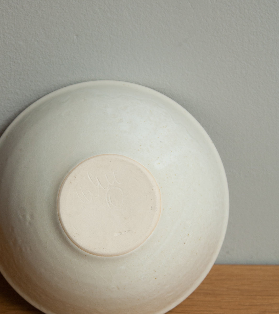 Medium Flat Out Bowl White Glaze Kasper Würtz - Image 6
