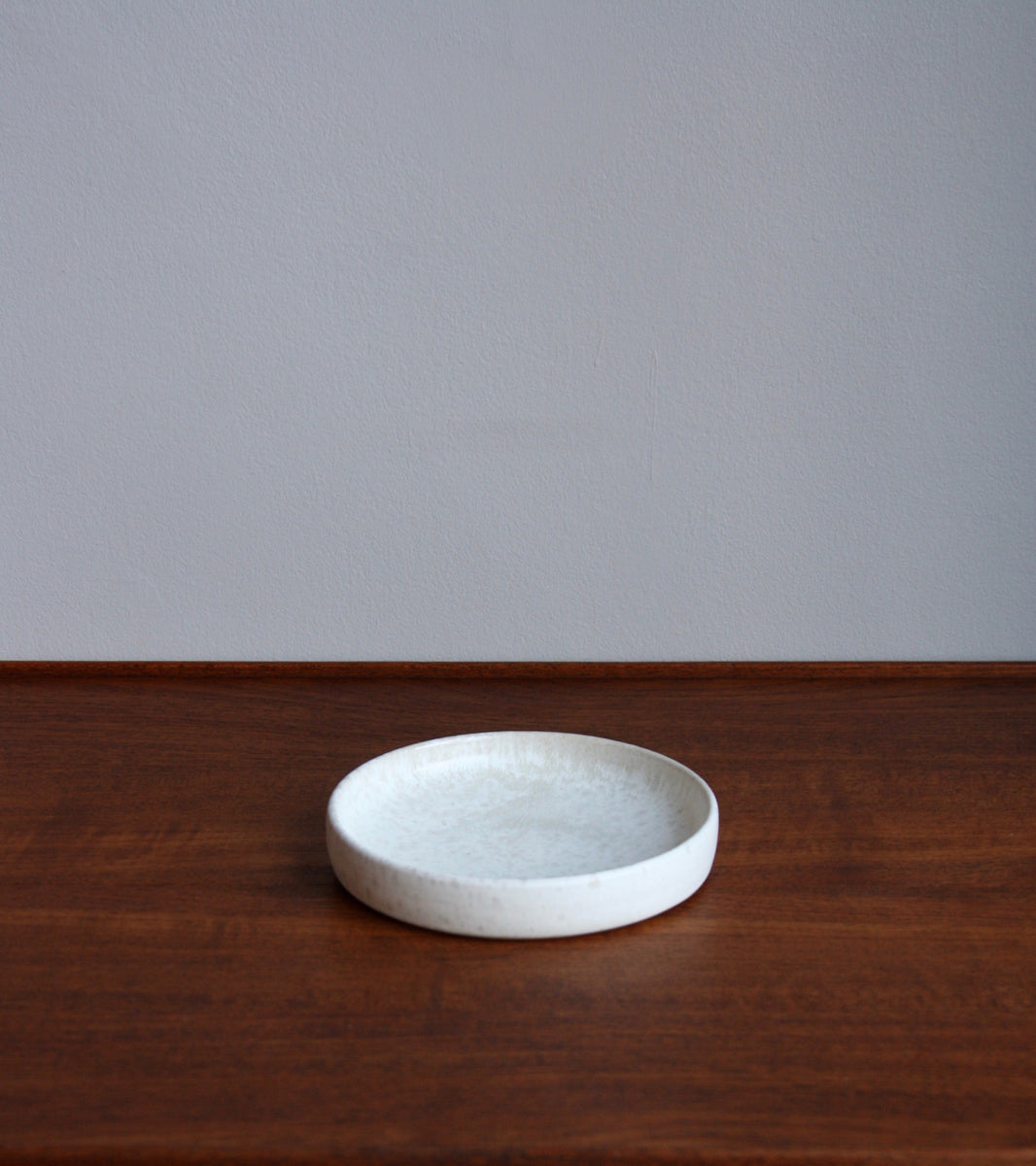 Medium Rimmed Plate 4White Glaze Kasper Würtz - Image 1