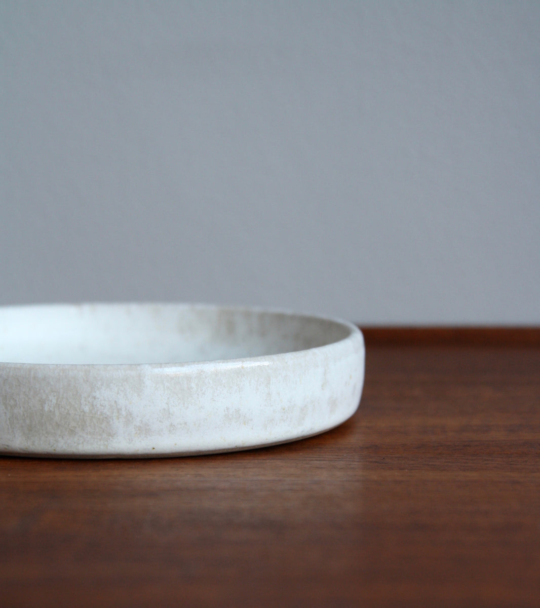 Medium Rimmed Plate 4White Glaze Kasper Würtz - Image 3